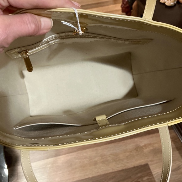 Louis Vuitton pale yellow Vernis patent leather handbag - Picture 11 of 11